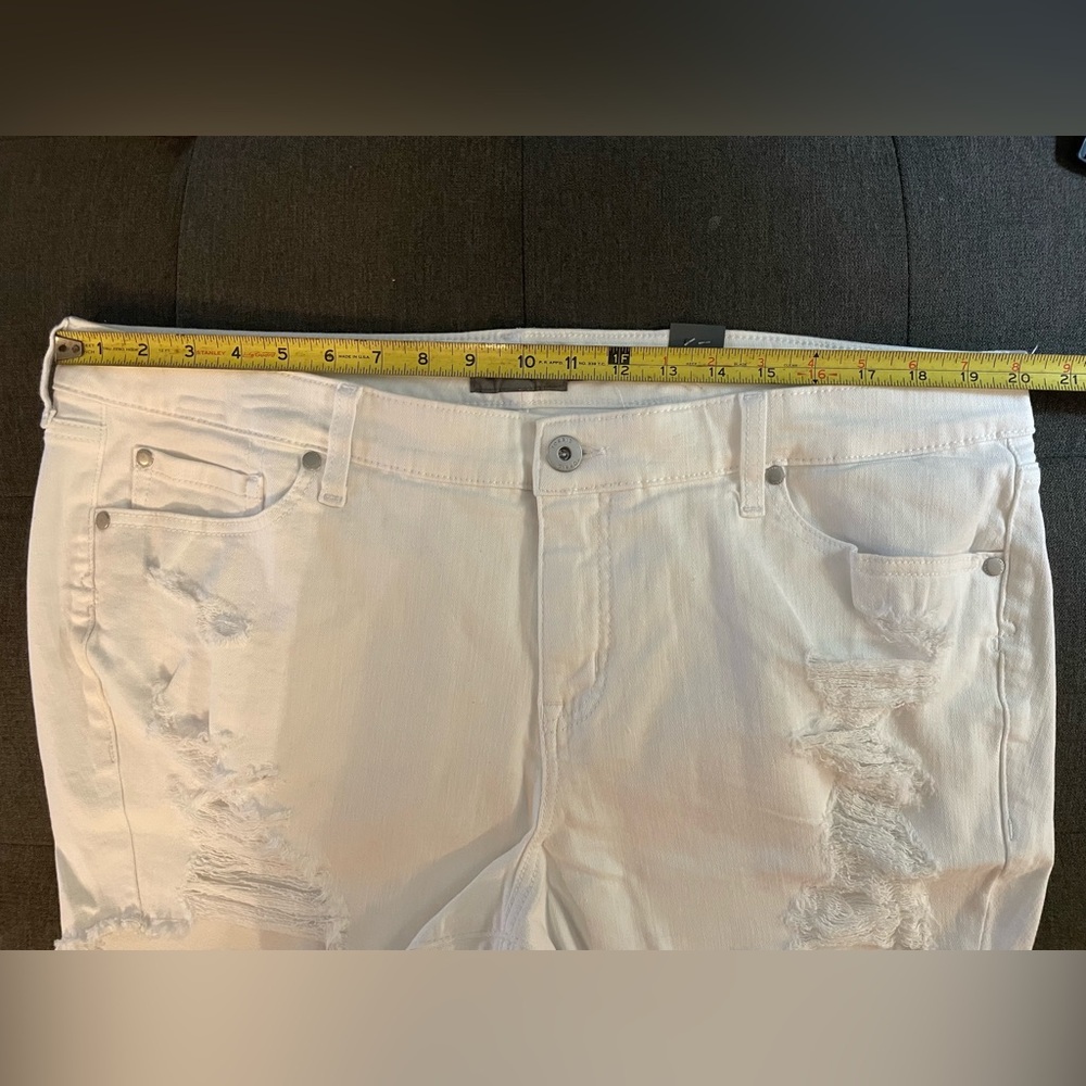 Torrid NEW white destructive shorts size 20 - Picture 10 of 10